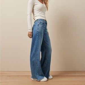 American Eagle Women’s Dreamy Drape Super High Waisted Baggy Wide Leg Jeans. 10S